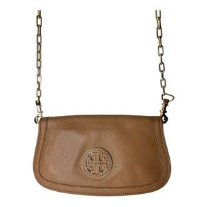 Tory Burch Amanda Logo Clutch Flat Crossbody‎ Camel with Gold Detachable Strap